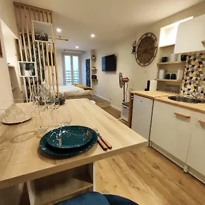 Vieille Equipe Sans Ascenseur Apartment